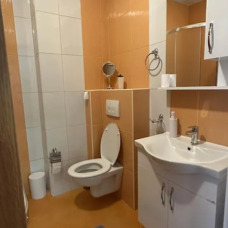 Radmanovic - Free Private Parking, Balcony, 10 Min To Center Διαμέρισμα Μπάνια Λούκα