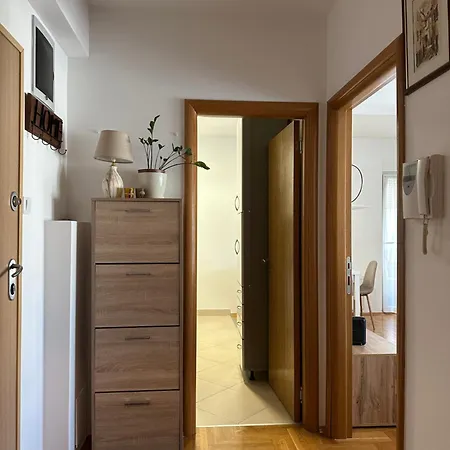 Radmanovic - Free Private Parking, Balcony, 10 Min To Center Μπάνια Λούκα
