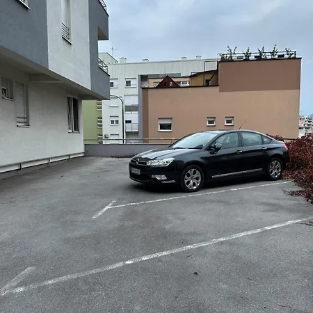 Radmanovic - Free Private Parking, Balcony, 10 Min To Center شقة *