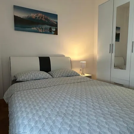 Radmanovic - Free Private Parking, Balcony, 10 Min To Center
