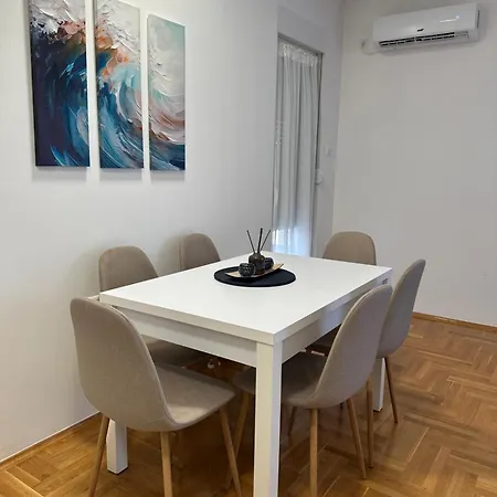 Διαμέρισμα Radmanovic - Free Private Parking, Balcony, 10 Min To Center Μπάνια Λούκα