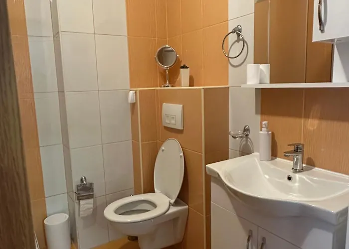 Radmanovic - Free Private Parking, Balcony, 10 Min To Center شقة بانيا لوكا