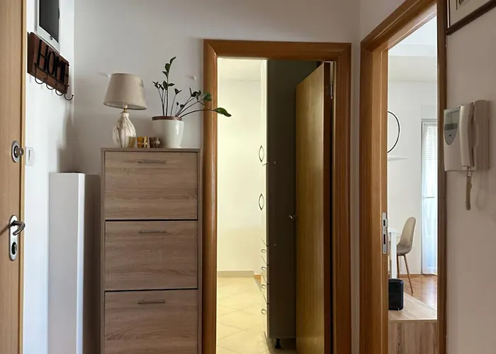 Radmanovic - Free Private Parking, Balcony, 10 Min To Center بانيا لوكا