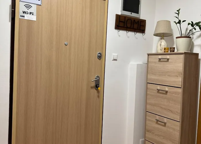 شقة Radmanovic - Free Private Parking, Balcony, 10 Min To Center بانيا لوكا